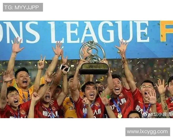 广州足球队实力变革引发热议球迷期待新赛季表现与未来发展 广州足球队实力变革引发热议球迷期待新赛季表现与未来发展