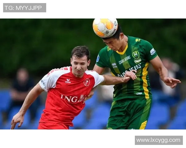 城市联赛中北京羽毛球队意识表现与欧冠足球的精彩对比分析